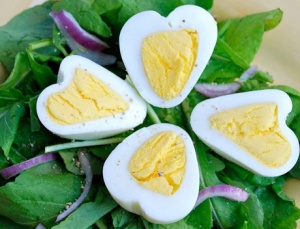 Heart-shaped-Hard-boiled-Eggs